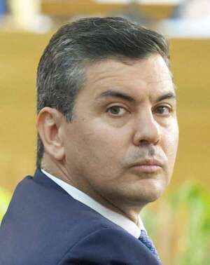 Santi aumentó 133% sus colocaciones en banco favorito para fondos públicos - Política - ABC Color