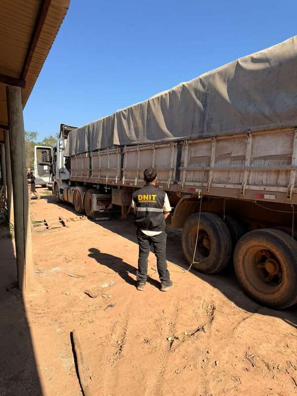 Detectan ordeño de combustible en camión de cebolla incautado por la DNIT - Economía - ABC Color