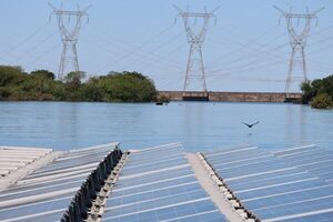 Itaipú inició proceso de energización de su planta solar flotante
