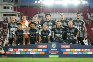 Versus / El equipo de José Florentín sube a lo más alto de su grupo