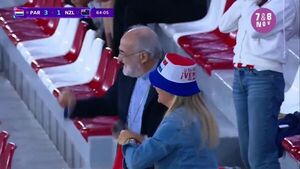 Popular / (VIDEO) ¡Famoso cardenal paraguayo se fue a ver jugar a "laschi" albirrojas Sub 17!