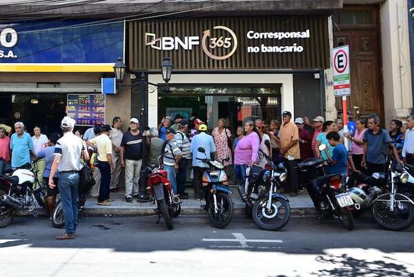 Ministerio de Economía revela quiénes cobrarán este jueves - Economía - ABC Color
