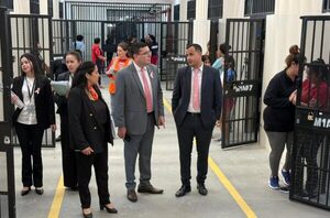 Autoridades judiciales visitan penal de Emboscada