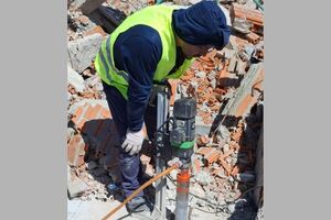 Fiscales extraen muestras del edificio que se derrumbó en Encarnación y que provocó dos muertes - PDS RADIO Y TV