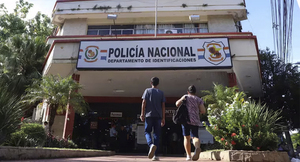 ONCE POLICÍAS DE IDENTIFICACIONES DETENIDOS POR DAR CÉDULAS FALSAS A DELINCUENTES