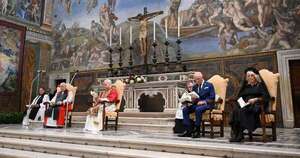 La Nación / El rey Carlos III rezó con el papa León XIV, un oficio inédito en casi 500 años