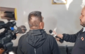 Niño pasó la noche solo en un shopping mientras su padre jugaba piki vóley - Noticiero Paraguay