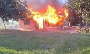 Voraz incendio consumió una vivienda en La Pastora – Prensa 5
