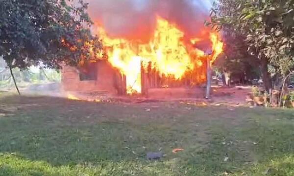 Voraz incendio consumió una vivienda en La Pastora – Prensa 5