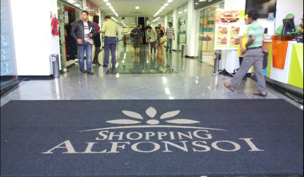 Olvidó a su hijo en el shopping y denunció su desaparición