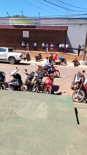 Mujer con problemas mentales mordió a un hombre frente al Hospital Regional de Concepción