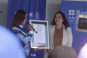 Nutrihuevos bate Récord Guinness por la mayor distribución de huevos revueltos