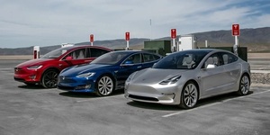 Ganancias de Tesla decepcionan pese a récord de ventas en el tercer trimestre