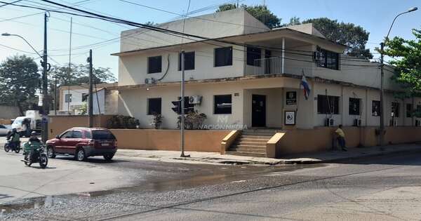 La Nación / Camión retrocedió, perdió los frenos y fue a impactar contra una muralla