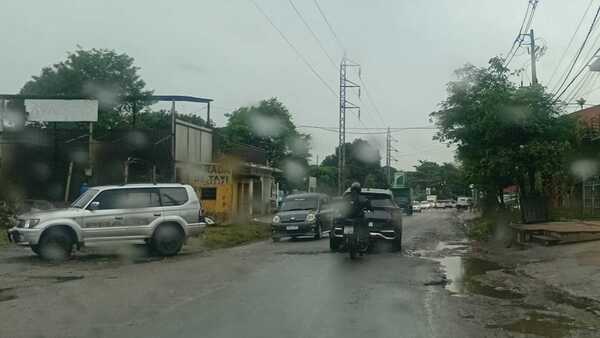 Obras no inician en Avelino y ciudadanos claman bacheo provisorio de cráteres