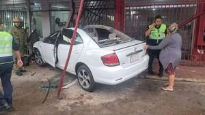 San Antonio: policía protagoniza un accidente sobre la ruta PY01 y se encuentra grave - Nacionales - ABC Color