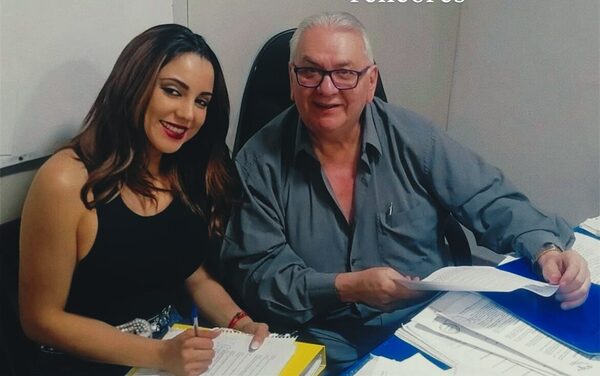 Popular / Vivi Figueredo estudia hína para que ya no intenten humillarle sus "colegas" de TV