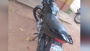 Joven recupera su moto con sus dos ruedas de la Comisaría 10ª de Mariano Roque Alonso