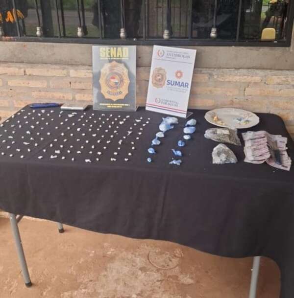 Incautan drogas y detienen a un hombre durante allanamiento en J. A. Saldívar  - Policiales - ABC Color