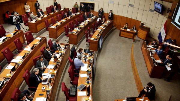 Titular de Diputados recién remite Datos Personales a los senadores