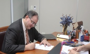 Diseñan un plan de control y silencio tras el escándalo de los sobres en Mburubicha Roga - OviedoPress