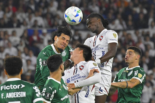 Versus / Liga de Quito golea al Palmeiras y se estaciona a medio metro de la final