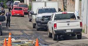 La Nación / Macabro hallazgo en Jalisco: extraen 48 bolsas con restos humanos de fosa
