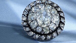 Sotheby's subastará un broche que Napoleón perdió en la batalla de Waterloo