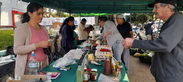 Feriantes agroecológicos de Nueva Alborada y San Pedro del Paraná registran creciente demanda de compradores