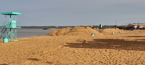 Inicia el cambio de arena en la playa San José de Encarnación