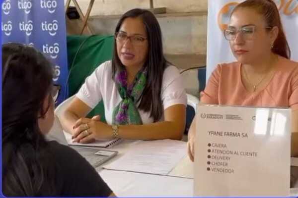 Popular / Expo empleo con 1400 vacancias laborales en la Gobernación de Alto Paraná