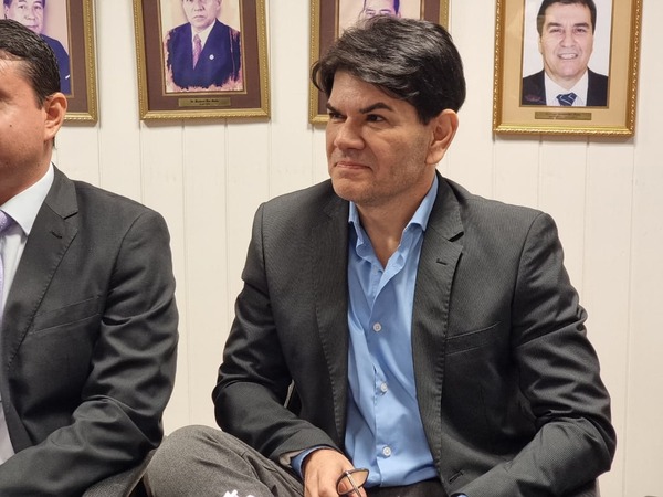 Fiscal Bernardo Elizaur niega coima y acusa a su asistente de haber negociado en su nombre - PDS RADIO Y TV