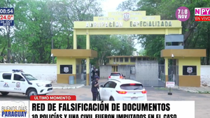 Imputan a diez policías y una civil que integrarían red de falsificadores de documentos