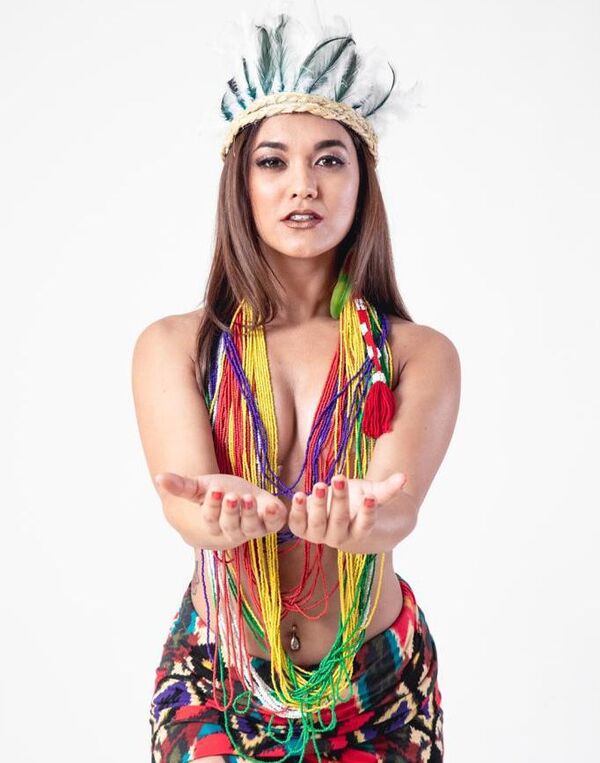 “Paraguay es un país que duele”: India Guaraní se va denunciando abandono al arte nacional