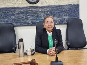 Causa de difamación contra López Moreira lleva tres años sin juicio y está al borde de la prescripción según juez - PDS RADIO Y TV