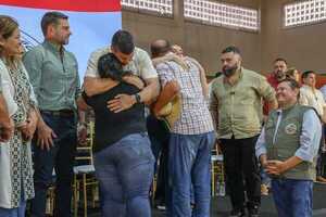 Popular / ¡Histórico! Santi peña entregó títulos a pobladores de "Marina Cué"