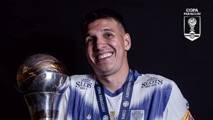 El posteo de Pablo Zeballos con la Copa Paraguay fue “de casualidad”