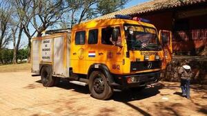 Los bomberos voluntarios celebran su aniversario con una exhibición de vehículos antiguos