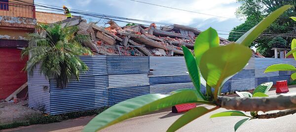 Edificio colapsado Encarnación inició pericia de la Fiuna