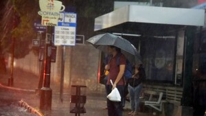 Alertan sobre copiosas lluvias y ráfagas de viento de hasta 90 km/h para este sábado y domingo