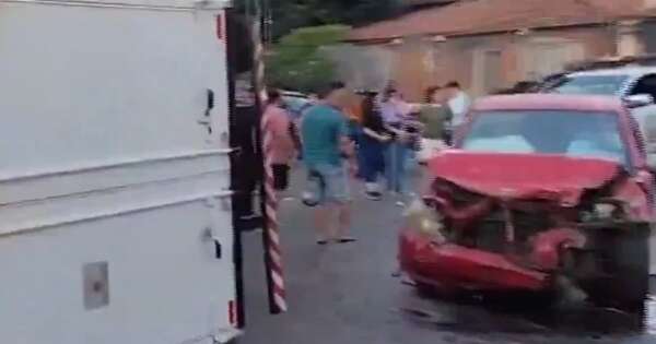 Diario HOY | Conductora muere al chocar contra un camión en Fernando de la Mora