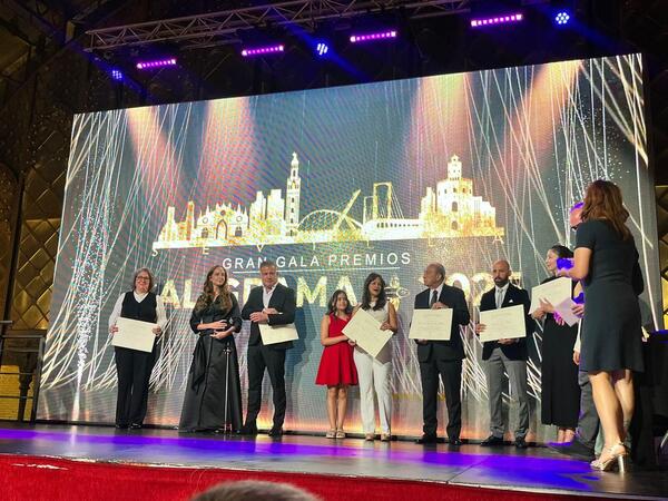 Maggie Leri gana premio Best-Seller de Caligrama en Sevilla