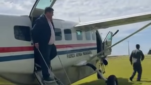 Video: Senador Dionisio Amarilla utiliza avioneta de la Fuerza Aérea y desata ola de críticas