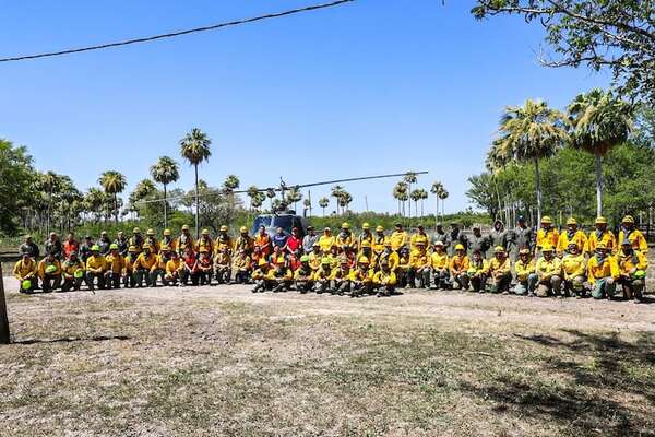 Tras ardua labor, bomberos logran sofocar incendios forestales en Bahía Negra - Noticias del Chaco - ABC Color