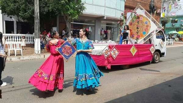 Desfile y elección de Miss Ñandutí, suspendidos temporalmente por mal tiempo - Nacionales - ABC Color