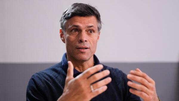 Leopoldo López ve a Maduro "arrinconado" y le acusa de querer poner un "dique de amenaza"