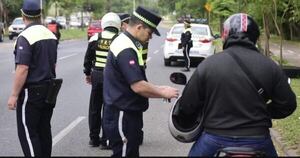 La Nación / El 50 % de los motociclistas accidentados no usaban casco