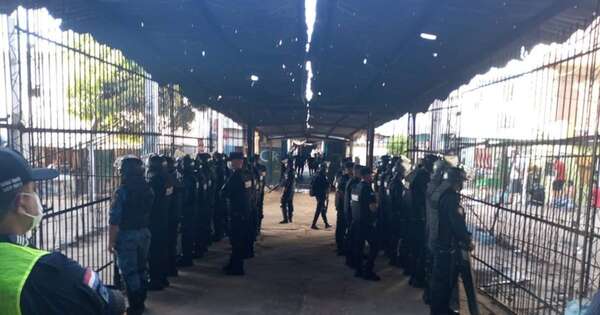 La Nación / Policía interviene Tacumbú tras riña entre internos