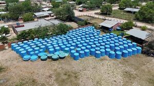 Entregan más de 300 tanques de agua para fortalecer la recolección de lluvia en comunidades del Chaco