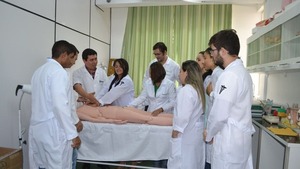 CDE, imán para médicos brasileños: 75 % de estudiantes de medicina son extranjeros - ADN Digital
